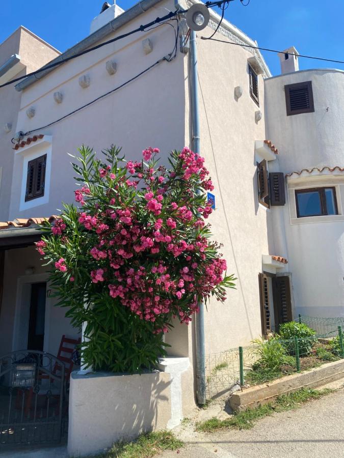 Vita Vacation Home Ustrine 外观 照片